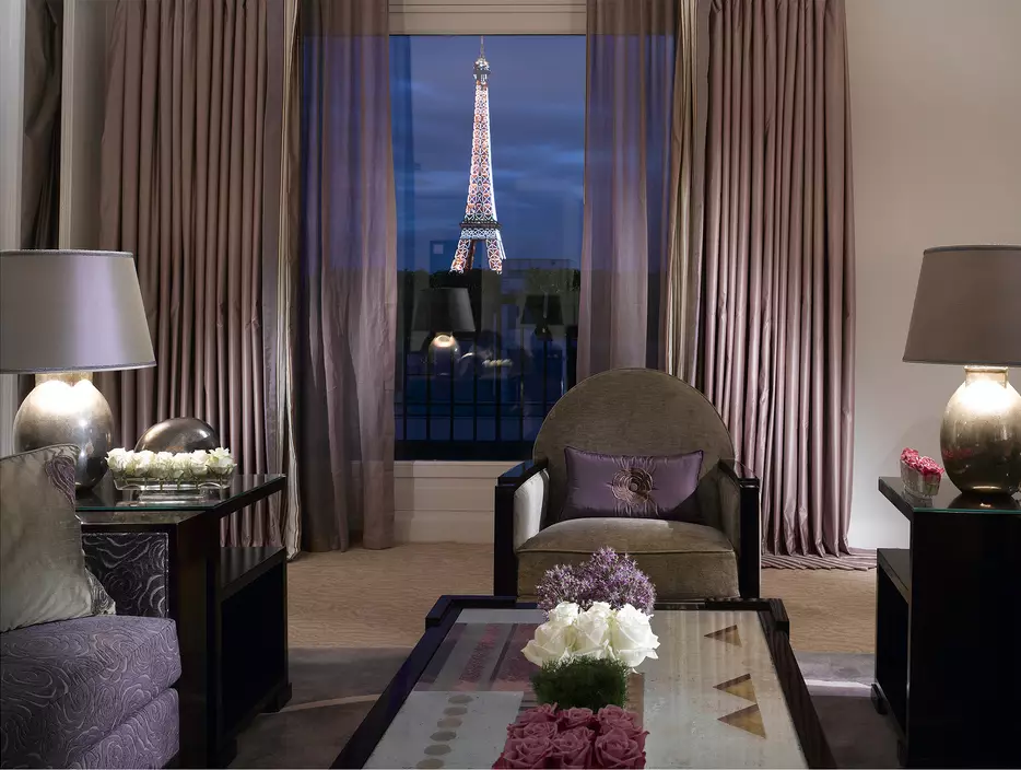 au-plaza-athenee-terrace-eiffel-suite-bedroom