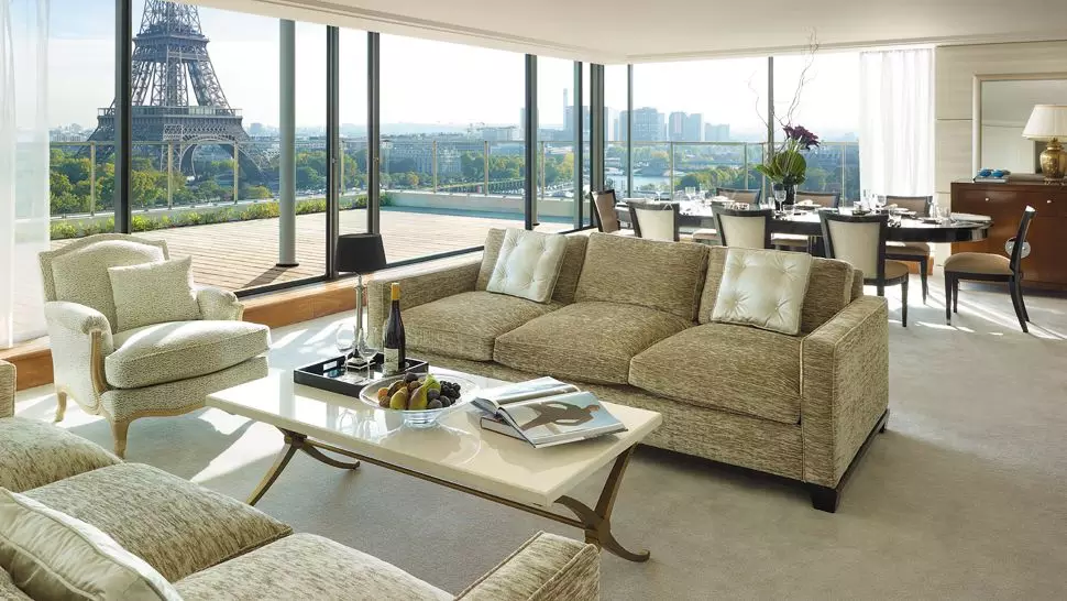 suite-panoramique-eiffel-tower-view