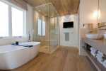 Stylish-Modern-Bathroom-Design-9