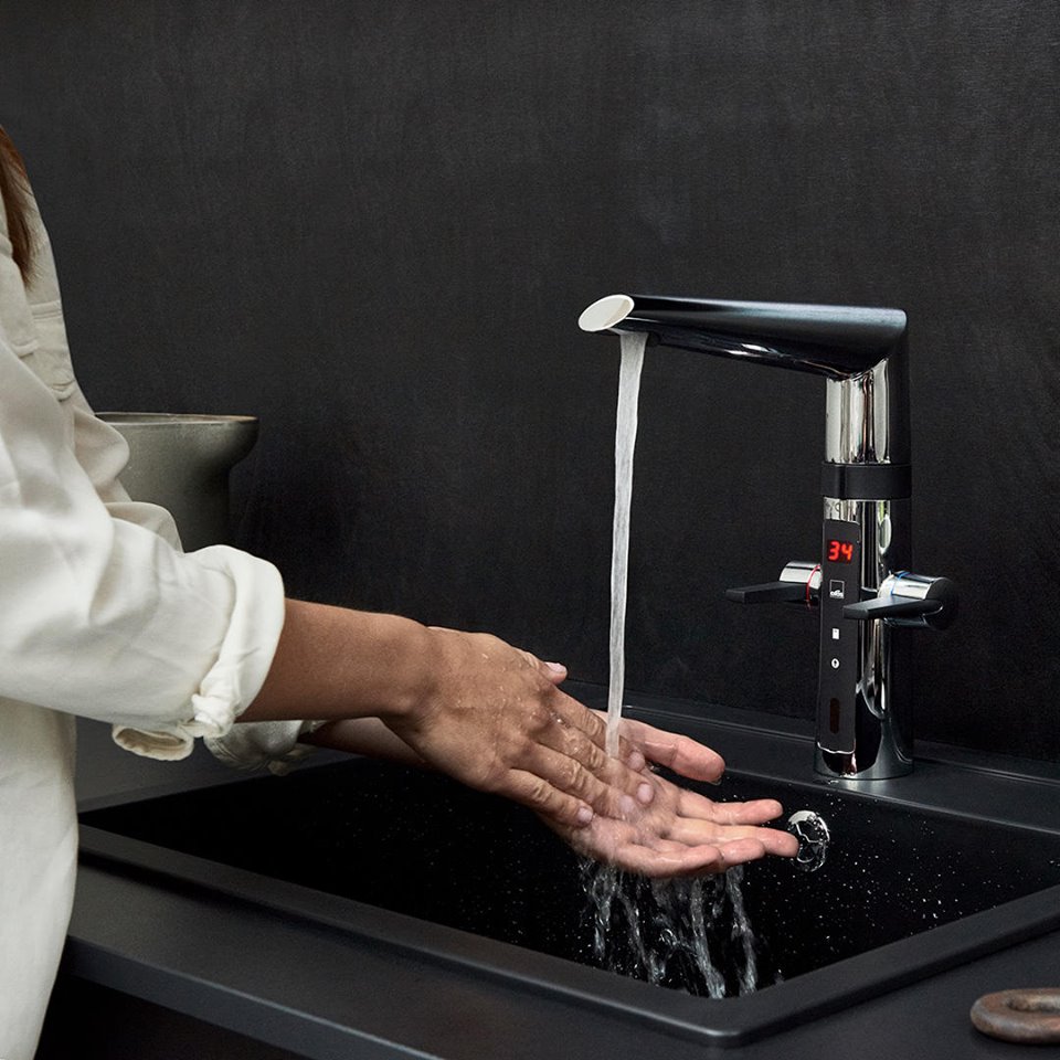 Touchless Faucets Saves Water