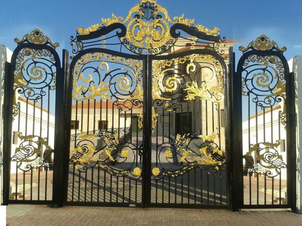 How To Choose The Perfect Wrought Iron Railing & Gate For Your Home