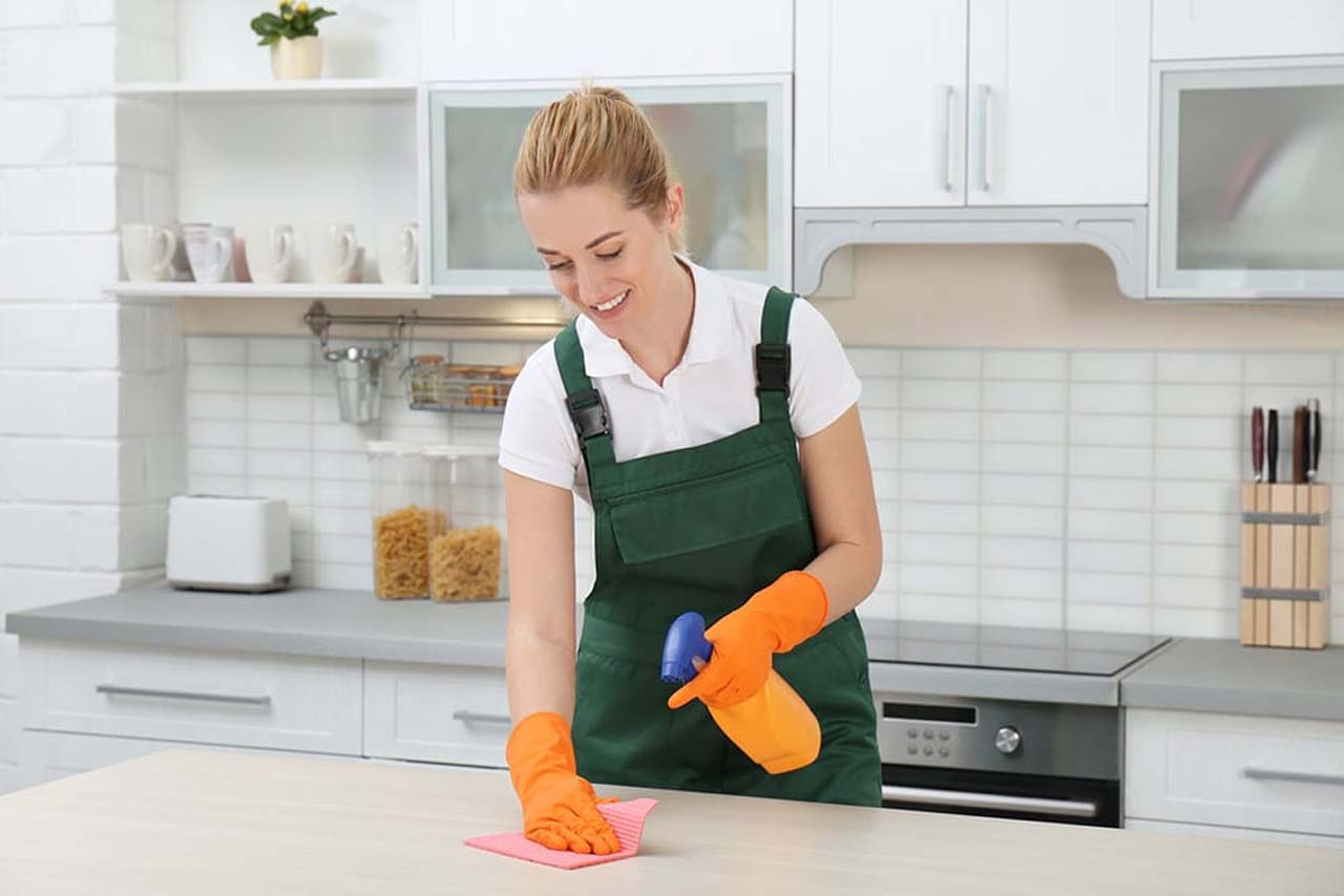 Kitchen Countertop Cleaning